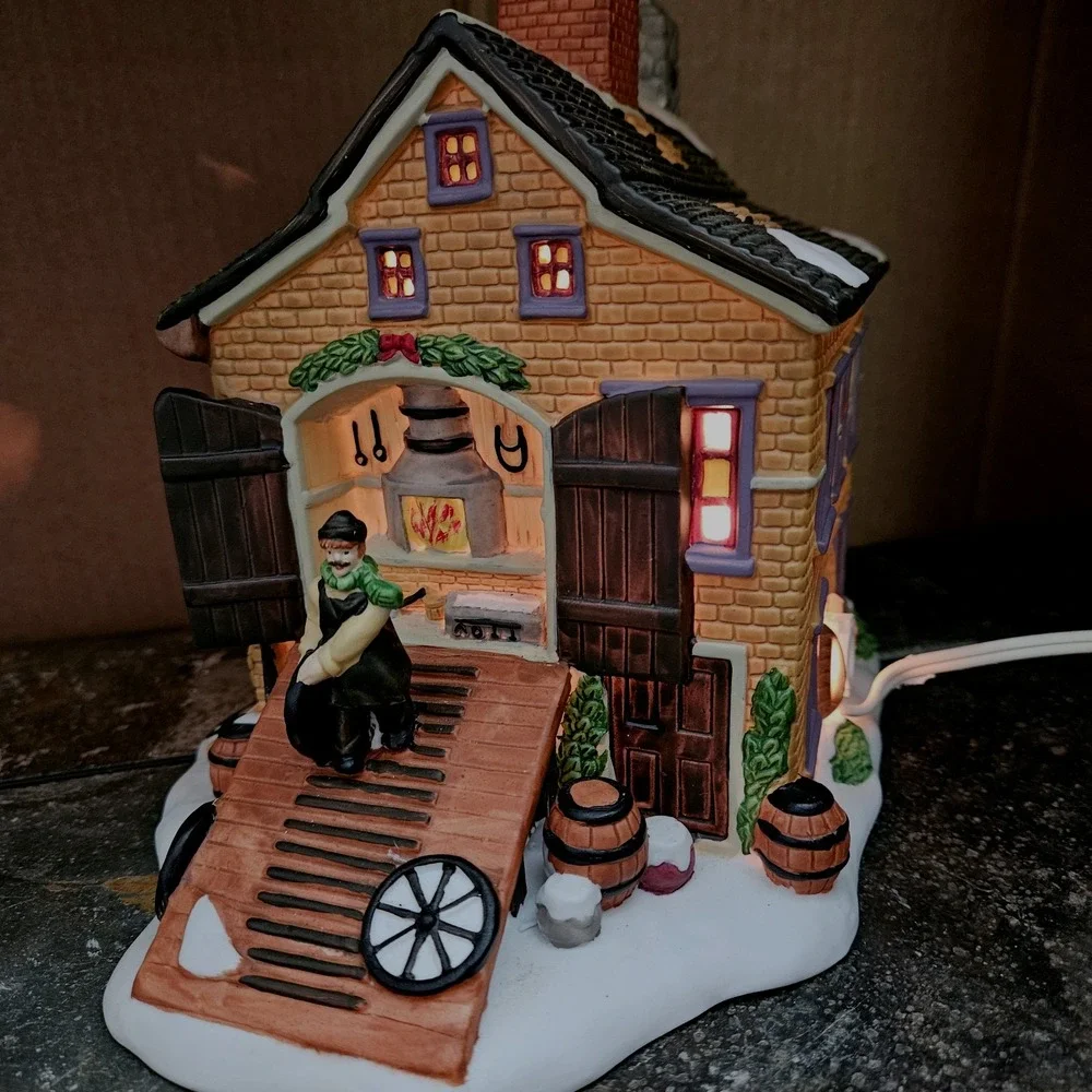 Carole Towne Carriage Maker 2002 •Lighted Shop w/ Cord •Lemax Manufactured • Box